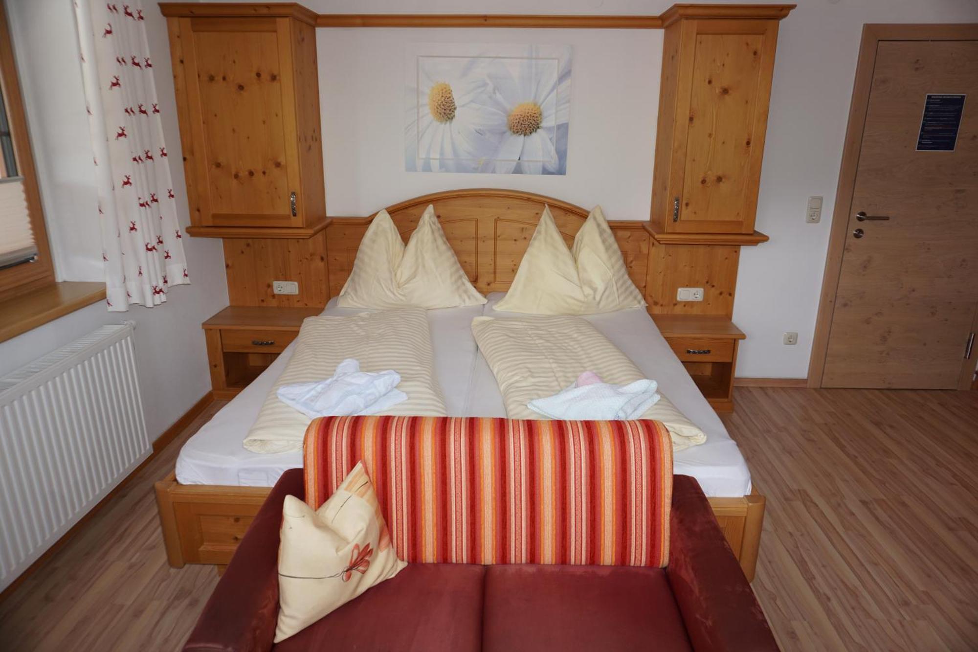 Pension & Appartements Anny Maria Alm am Steinernen Meer Exterior photo