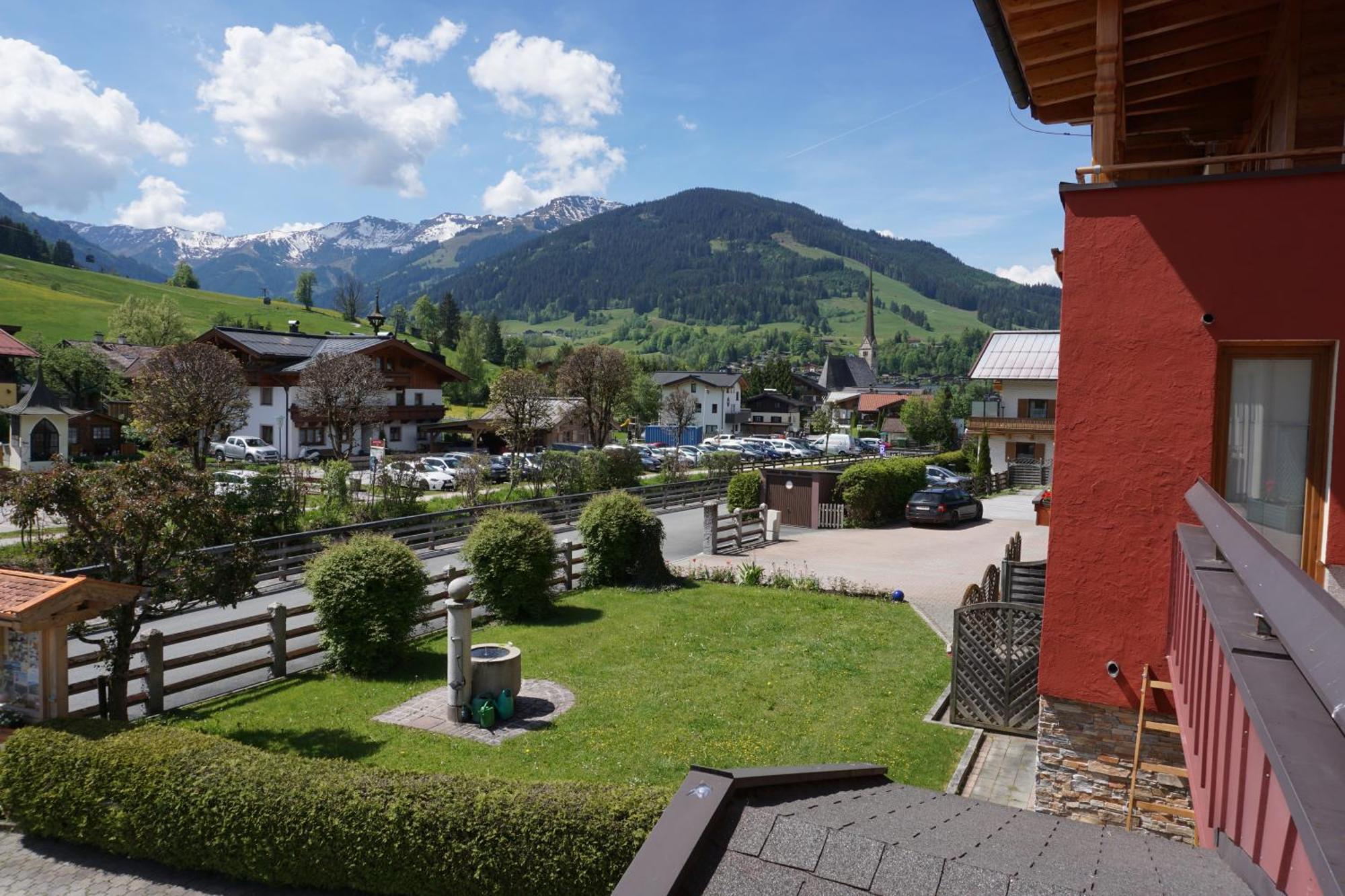 Pension & Appartements Anny Maria Alm am Steinernen Meer Exterior photo
