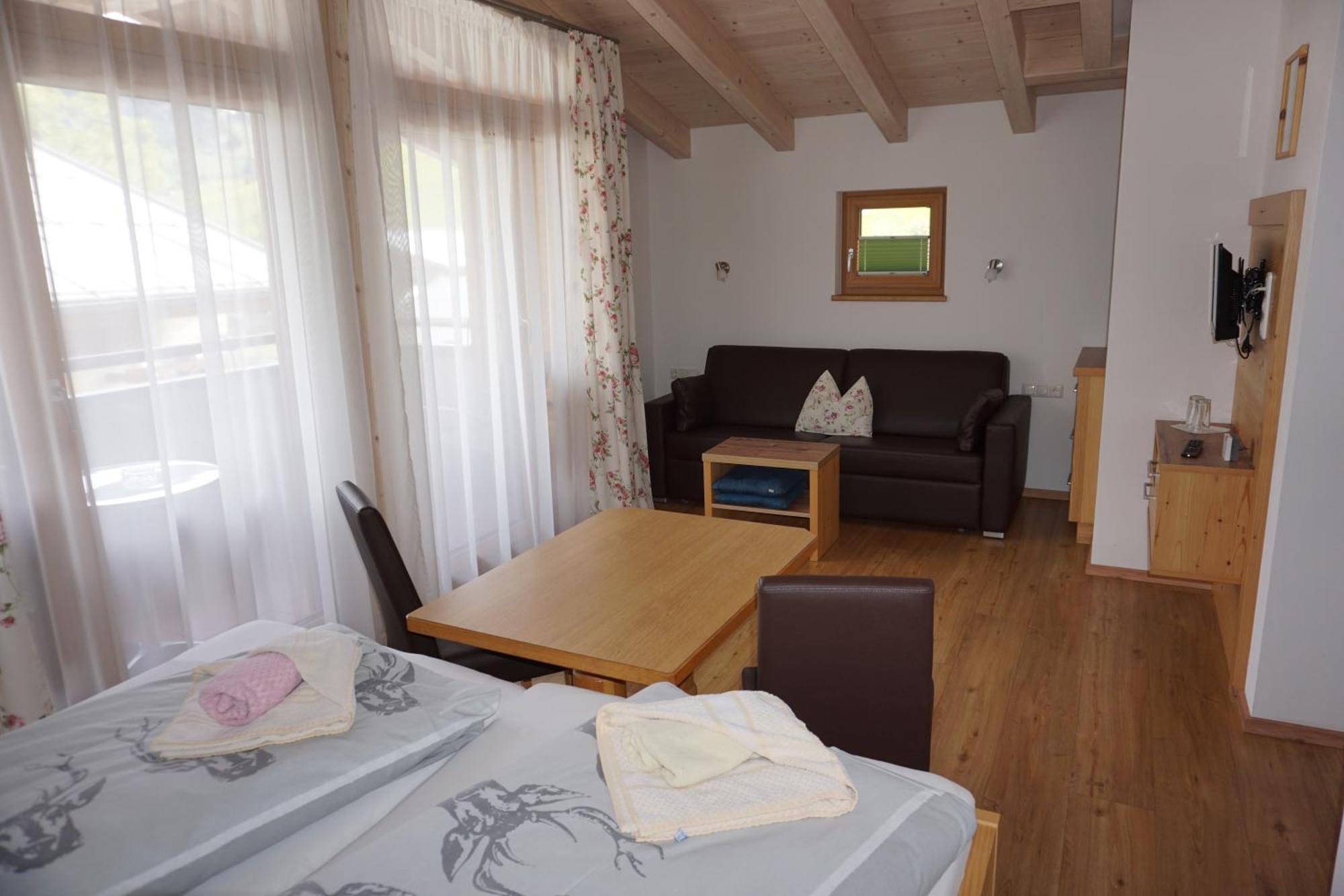 Pension & Appartements Anny Maria Alm am Steinernen Meer Exterior photo