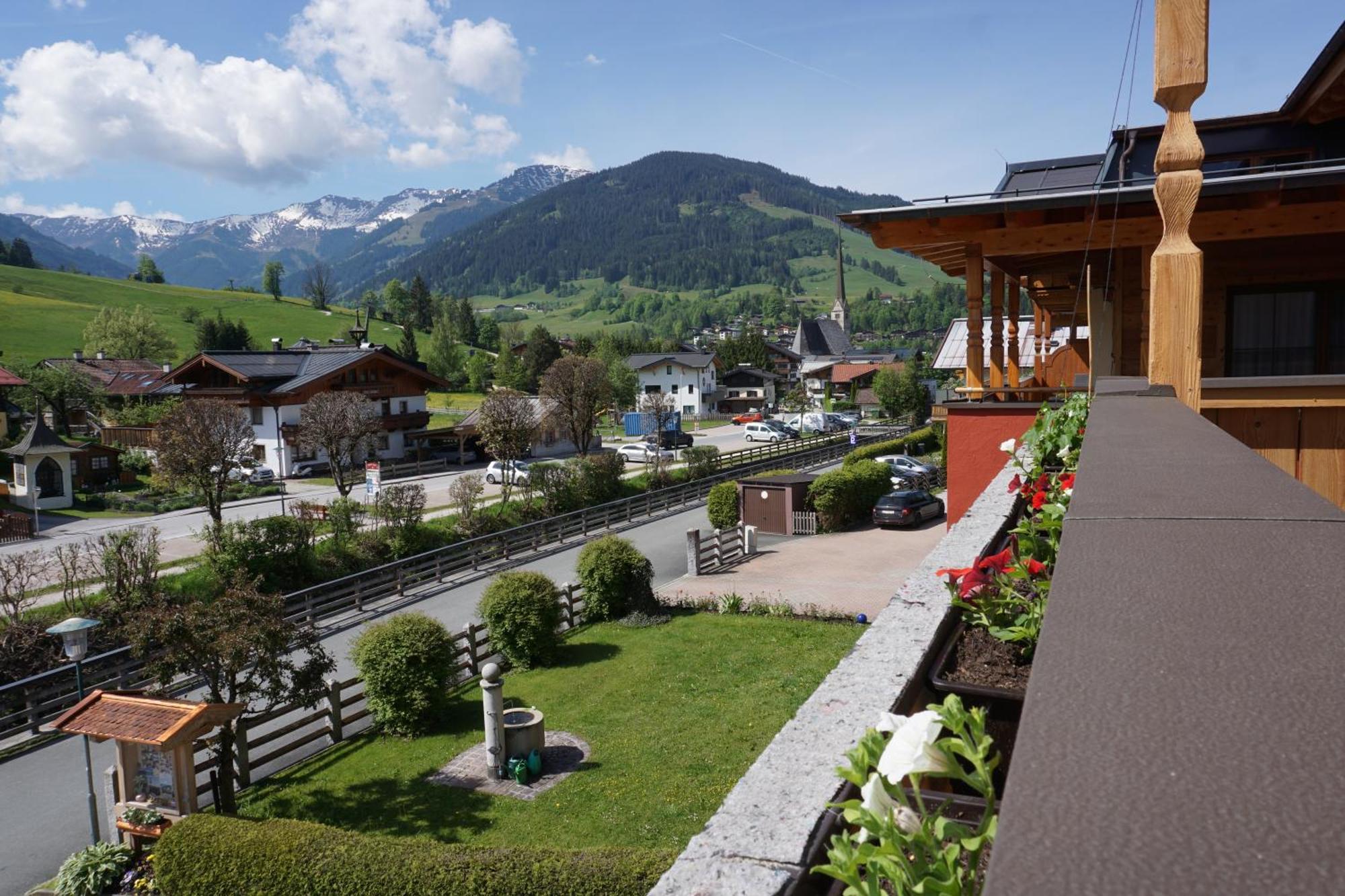 Pension & Appartements Anny Maria Alm am Steinernen Meer Exterior photo